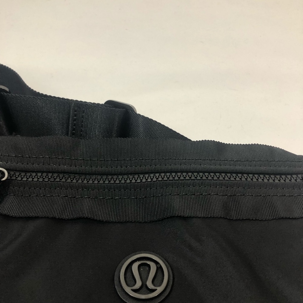 New Lululemon cross body n fanny pack bag - Picture 3 of 8